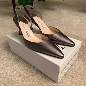 MANOLO BLAHNIK Carolyne Pumps
